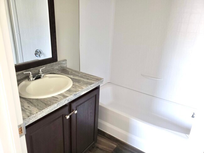 Photo - 421 N 200 W St