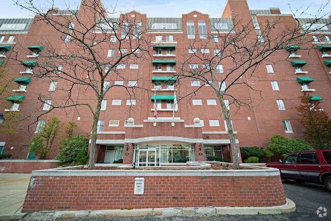 Building Photo - 4 Canal Park Unit 507 Rental