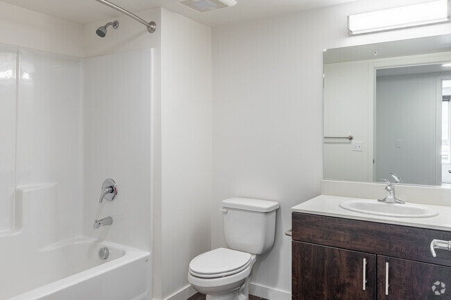 2BR, 1BA - 800SF