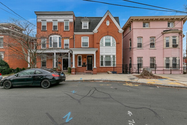 Building Photo - 108 William St Unit 1