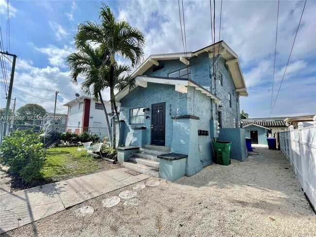 Building Photo - 236 SW 10th Ave Unit B