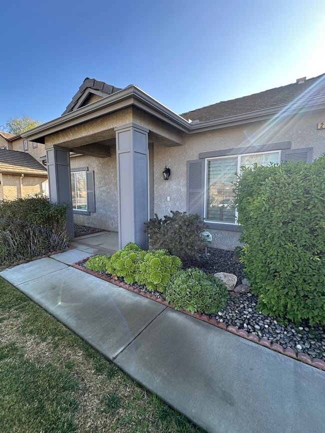 Photo - Charming 3 bedroom 2 bathroom home located in Hanford