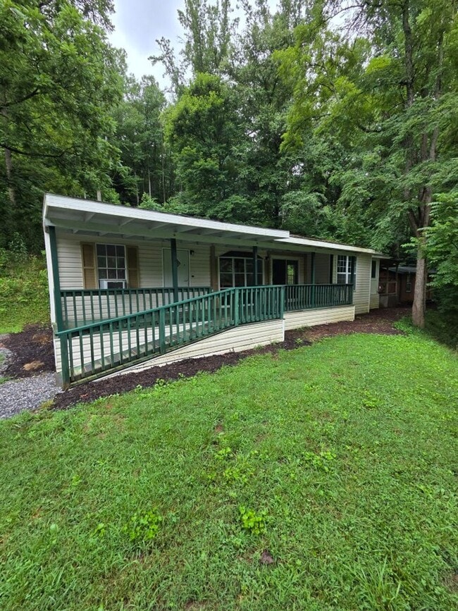 Building Photo - $1,500 - 2 Bedroom / 1 Bath with Large Covered Deck in Tatham Mountain Park