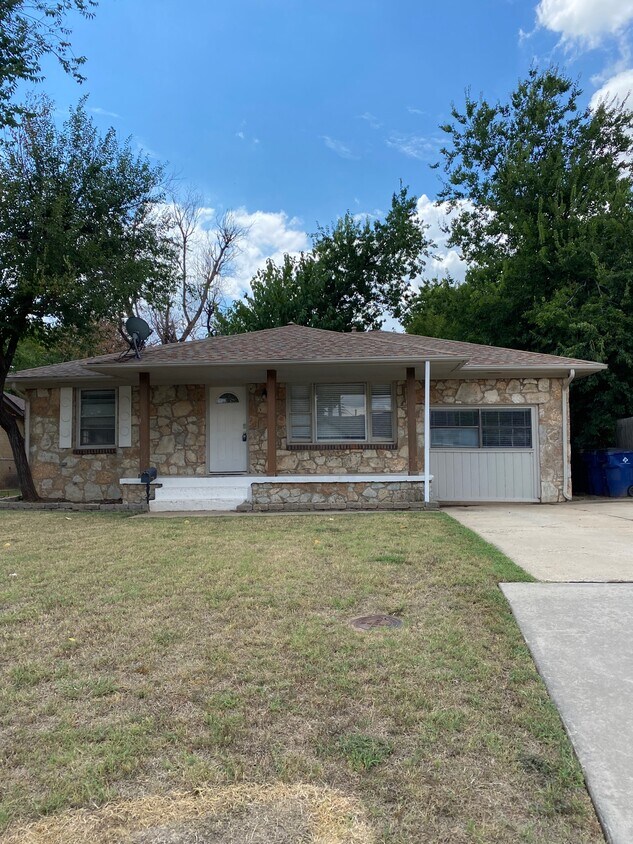 Photo - 2264 Downing St (The Village, OK)