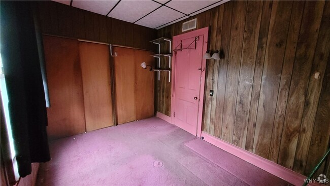 Building Photo - 325 Box Ave Rental