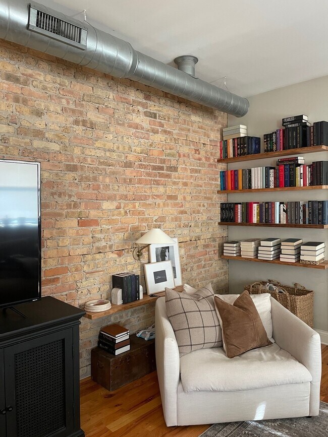 Photo - 2709 N Washtenaw Ave Unit 3S