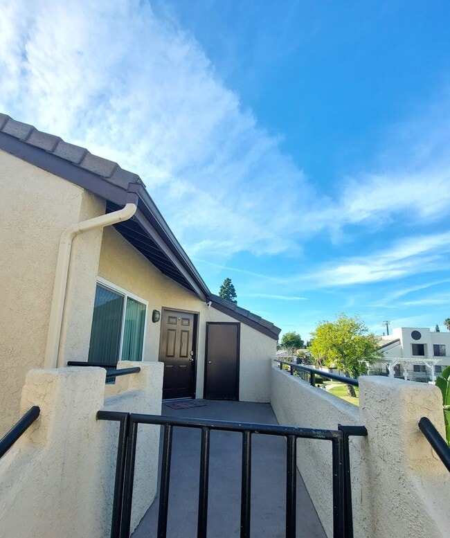 Photo - AVAILABLE NOW! Ontario Apt. in a gated com...