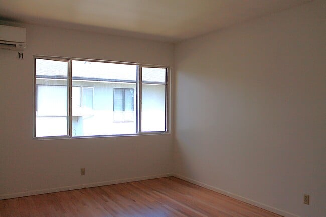 Photo - 7962 Norton Ave