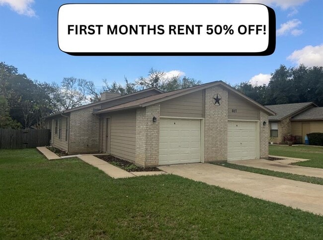 Building Photo - 807 Lloyd Ln