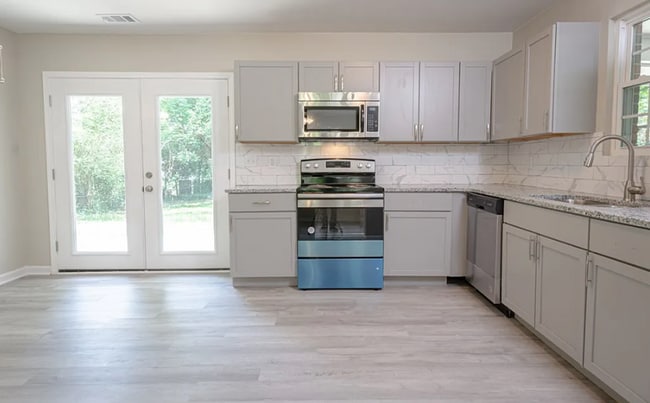 Photo - 2114 Amber Dr