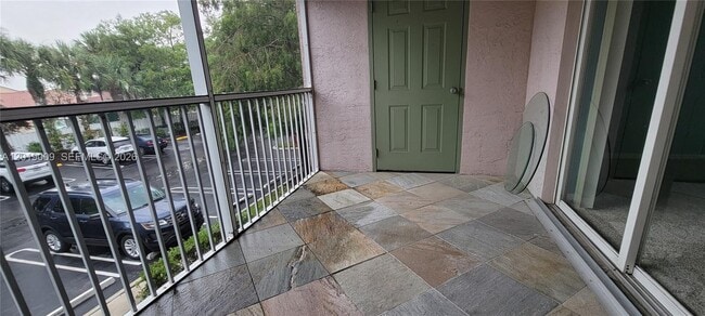 Photo - 6824 W Sample Rd Unidad 6824