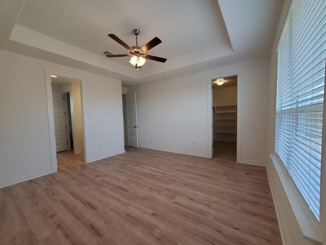 Photo - 648 Peace Pipe Way