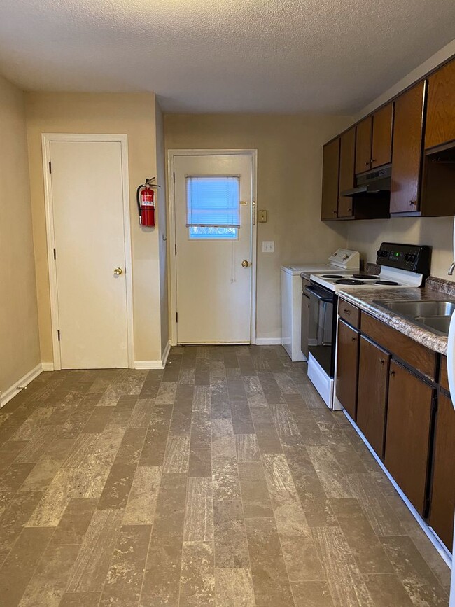 Photo - 220 Vickery Dr