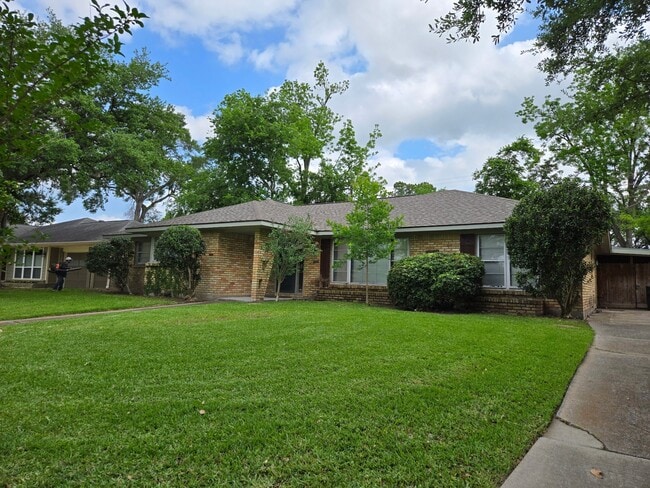 Building Photo - 3611 Broadmead Dr