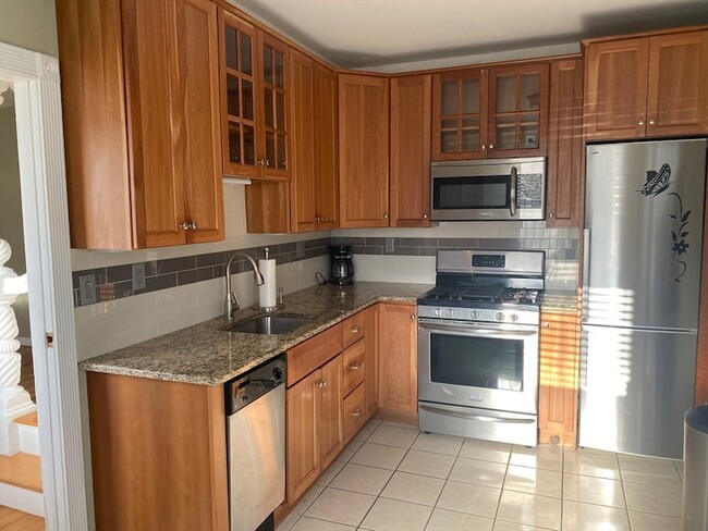 Building Photo - 102A Moreland St