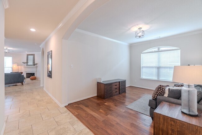 Photo - 14 Arrow Feather Place