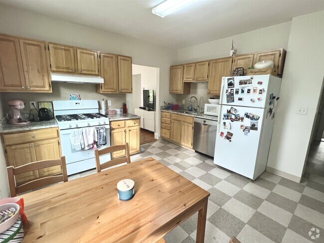 Building Photo - 67 Kinnaird St Unit 2 Rental