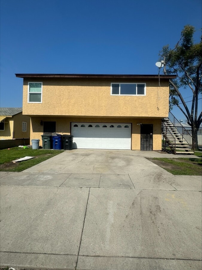 Photo - 11621 Center St