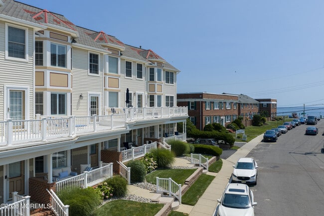 29 Pavilion Ave