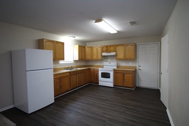 Photo - Updated 3BR/1BA Home – Fresh Paint, New Floors & Fenced Yard – HUD/Section 8 Accepted