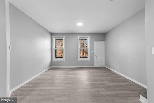 Photo - 346 Ridgeway St