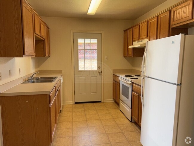 Building Photo - 320 Cedar Ridge Dr Rental