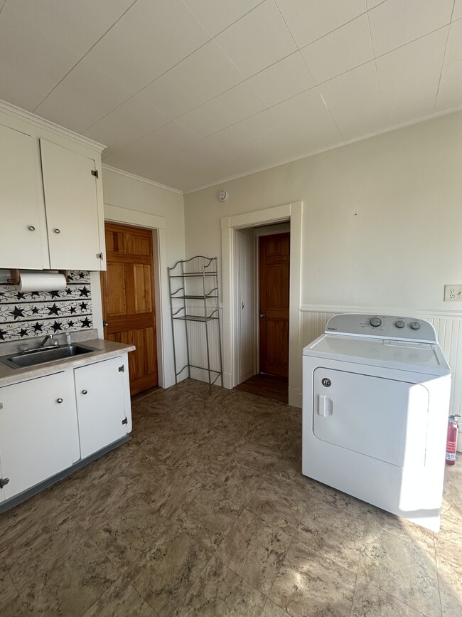 Photo - 932 Lisbon St Unit #2