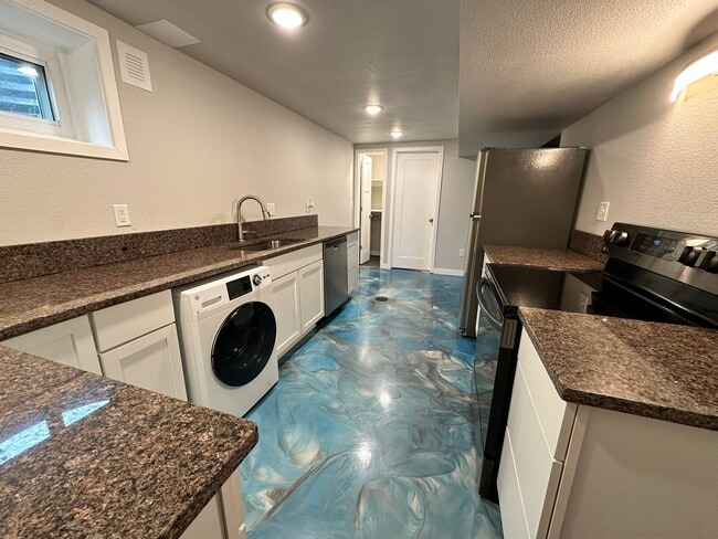 Photo - 613 Killarney Dr