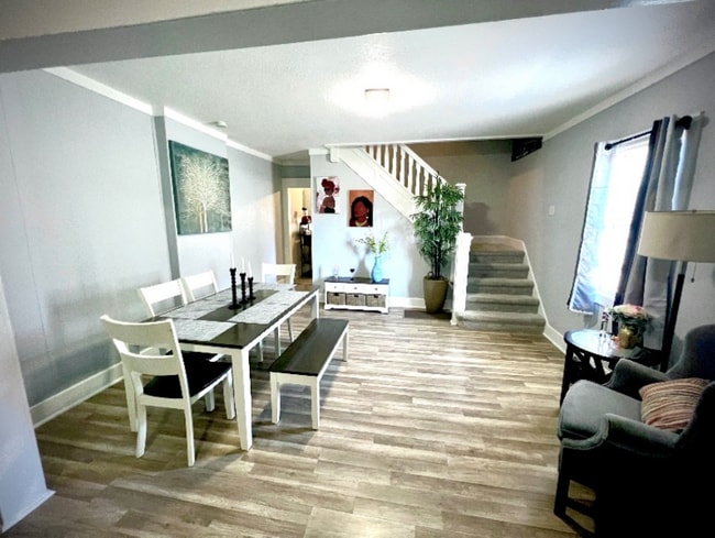 Photo - 3004 E Michigan St