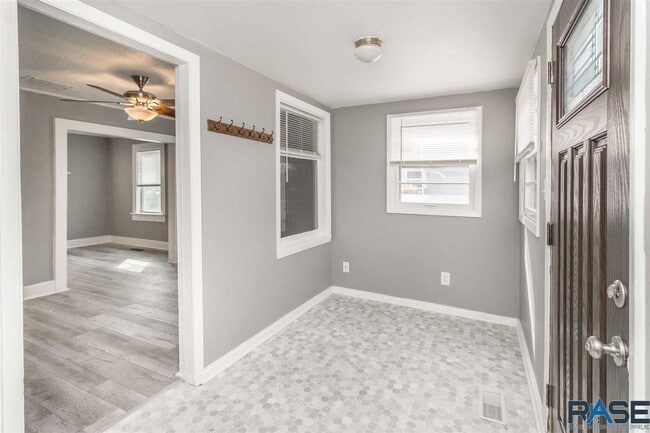 Front entrance - 926 N Walts Ave