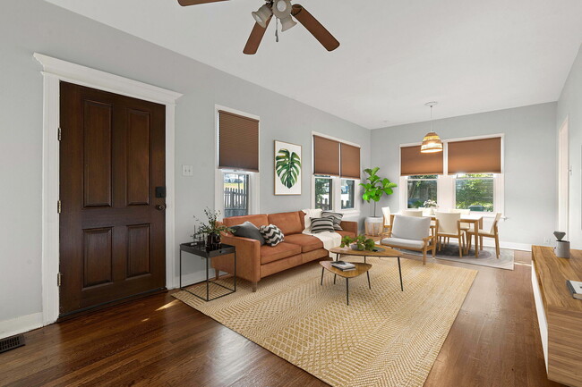 Photo - 1110 E Live Oak St