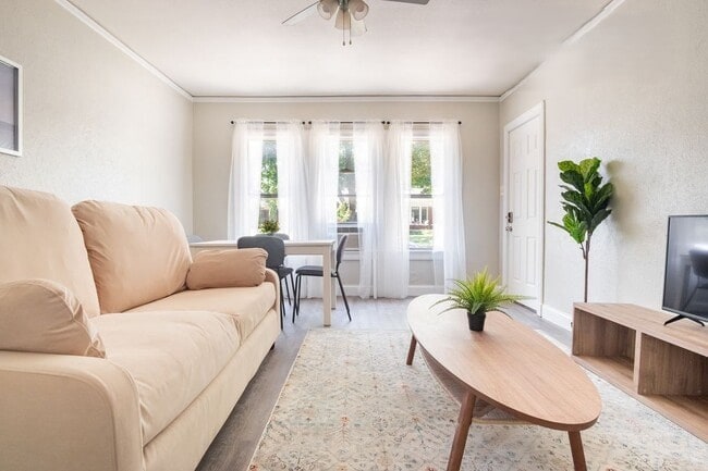 Photo - 5928-5928 Victor St Unidad 5930