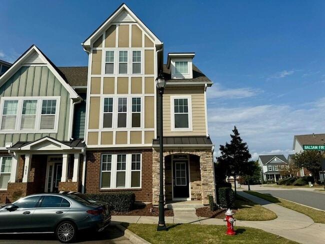 Building Photo - 563 Balsam Fir Dr