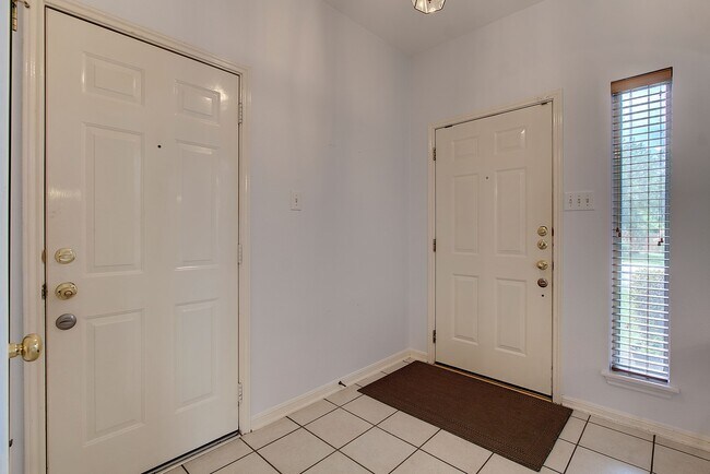 Photo - Stunning 4 Bedroom 2.5 Bathroom in North E...