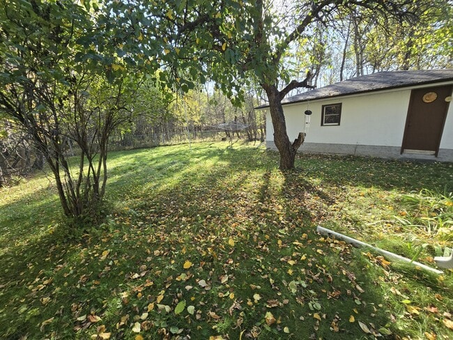 Photo - 855 Haney St