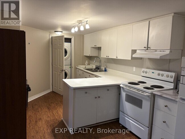 Photo - 1975 Fairport Rd