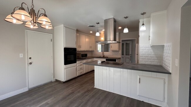 2960 Cabrillo Dr