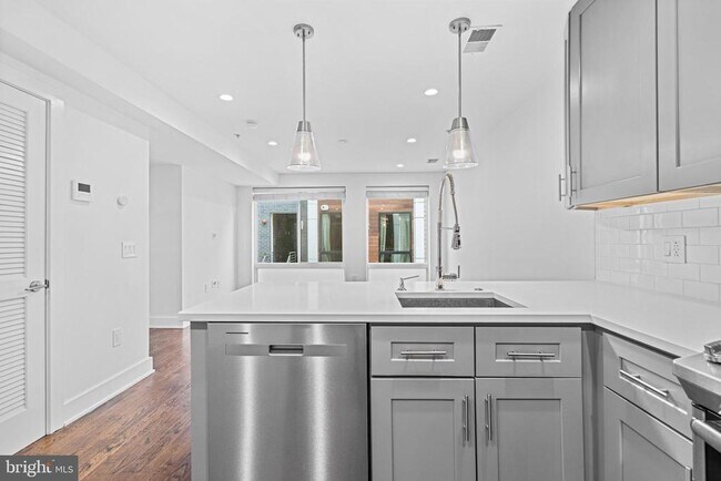 Photo - 1649 E Eyre St Unit 3