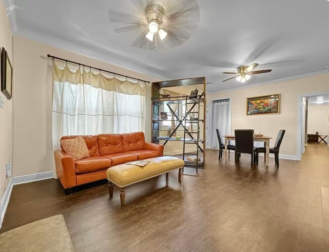Living Room - 2508 Myrtle St Apartamentos Unidad 2506 Myrtle