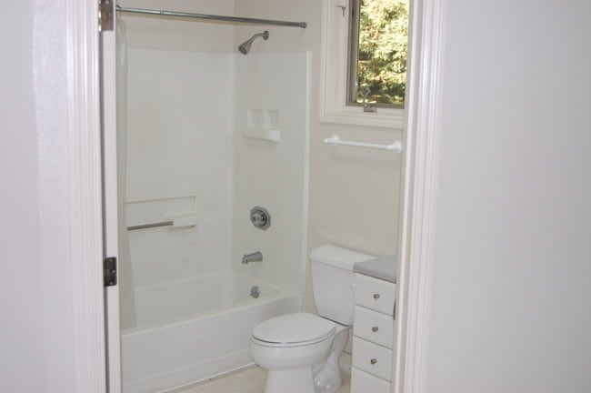 Building Photo - 16052 Robinwood Ln Unit 1 Rental