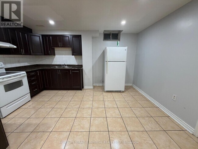 Photo - 2 Attview Crescent