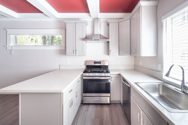 Photo - 338 E 7th St Unidad #350