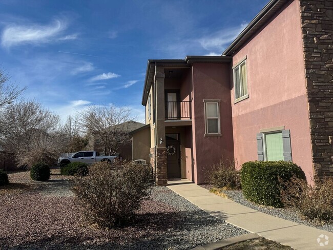 Building Photo - 2 Bed / 2 Bath Townhome in Cedar Crossing ...