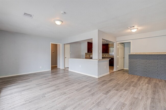 Photo - 7658 Belbay St