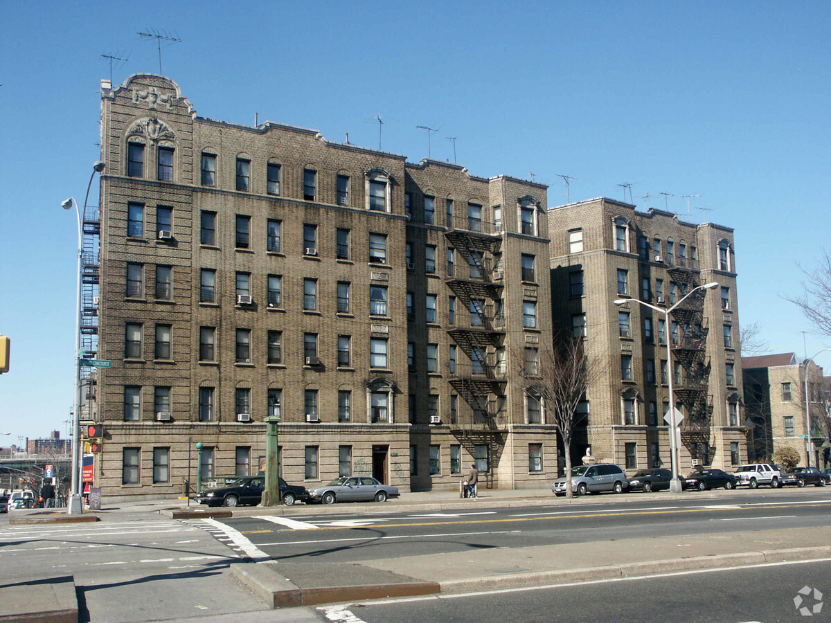 2951 - 2959 Grand Concourse - 2951-2959 Grand Concourse Apartments