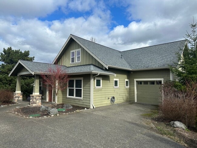 Building Photo - Vaulted Ceilings & Loft – Charming 3 Bedroom Home