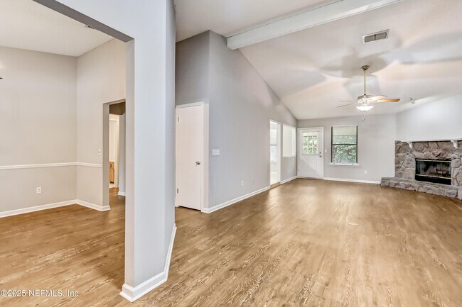 Photo - 10460 Roxbury Ln