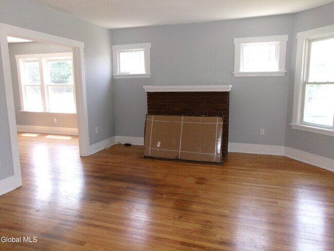 1338 Parkwood Blvd