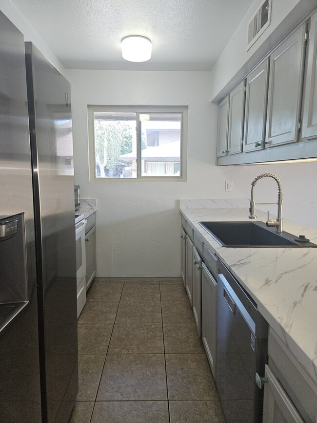 Photo - 3 bed 2 bath Townhome in Tempe