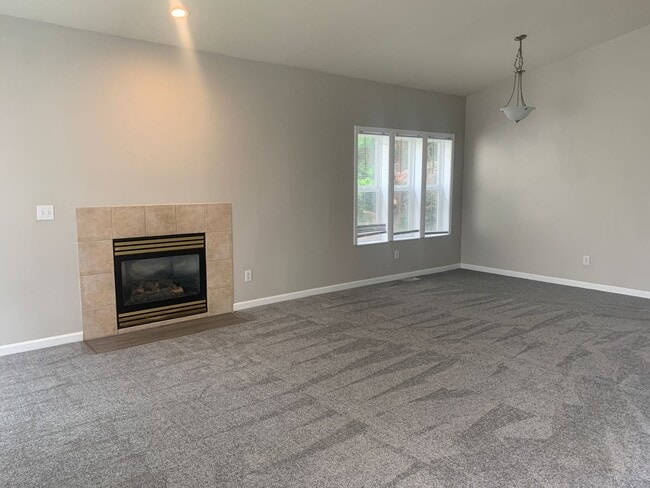 2207 S 252nd Pl